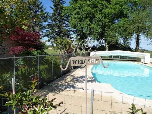 Private Gite with heated pool with retractable cover and hot tub
