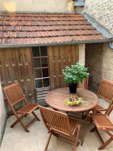 Private house with a view on Bayeux's Cathedrale