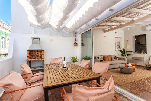 Privilege Casa Perto do Mar with Rooftop Jacuzzi