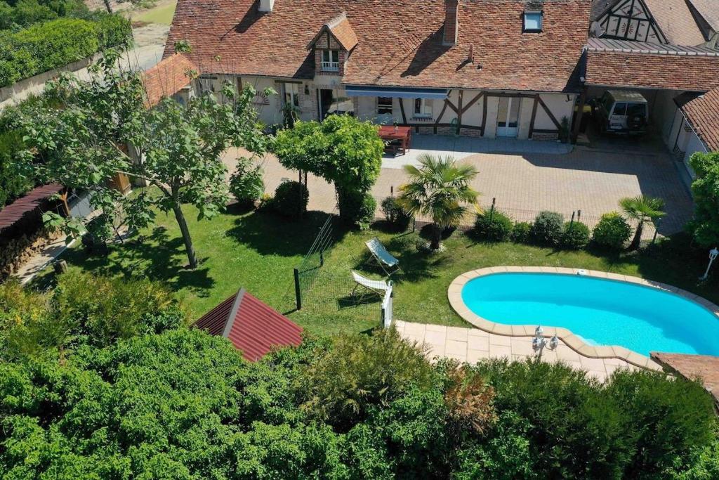 Maison de vacances Proche Châteaux et Beauval : La Villa Eribelle avec piscine 100 Rue de Gy 41200 Romorantin-Lanthenay
