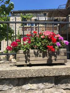 Propriete de 2 chambres avec piscine partagee et jardin clos a Orgnac l'Aven