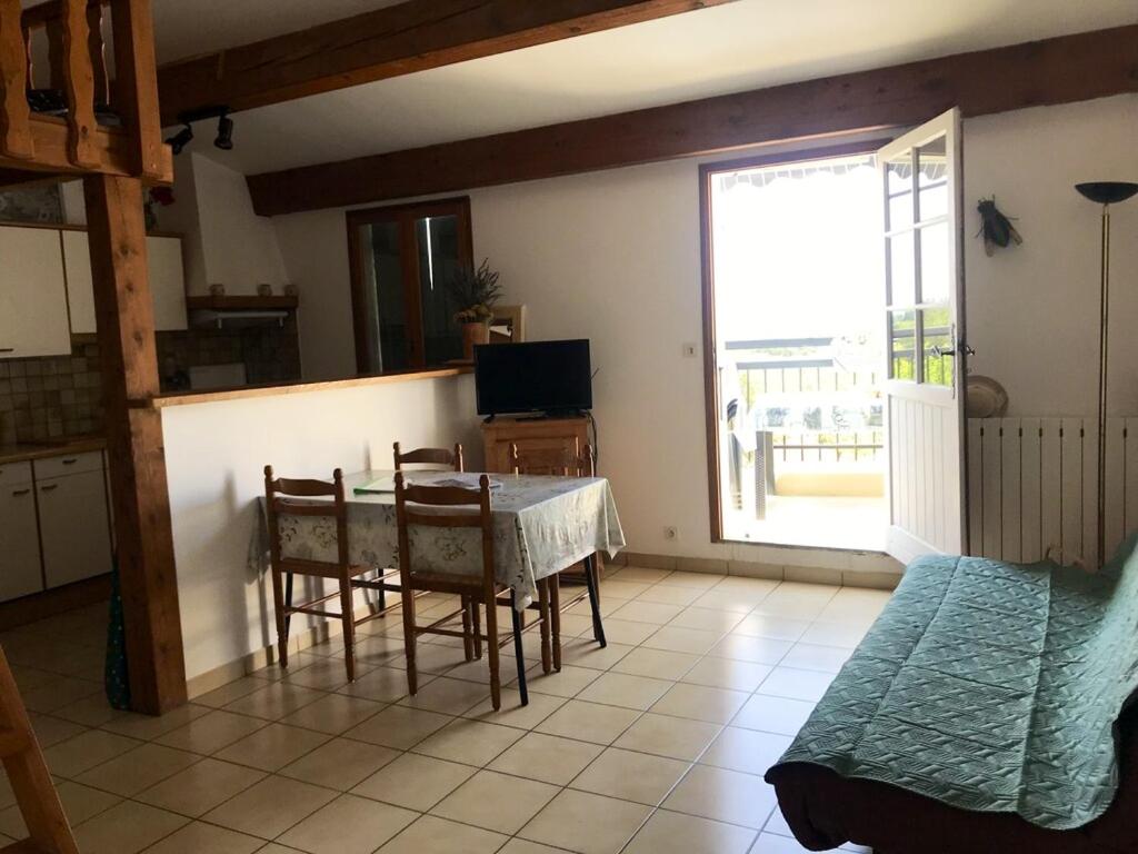 Maison de vacances Propriete de 2 chambres avec piscine partagee et jardin clos a Orgnac l'Aventr Ardèche, Auvergne-Rhône-Alpes 07150 Orgnac-lʼAven