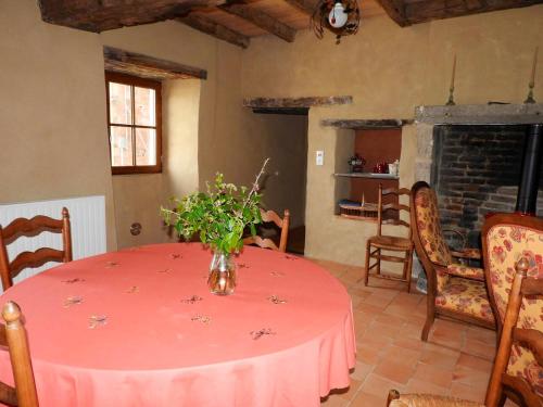 Propriete de 3 chambres avec jardin amenage et wifi a Nueil les Aubiers