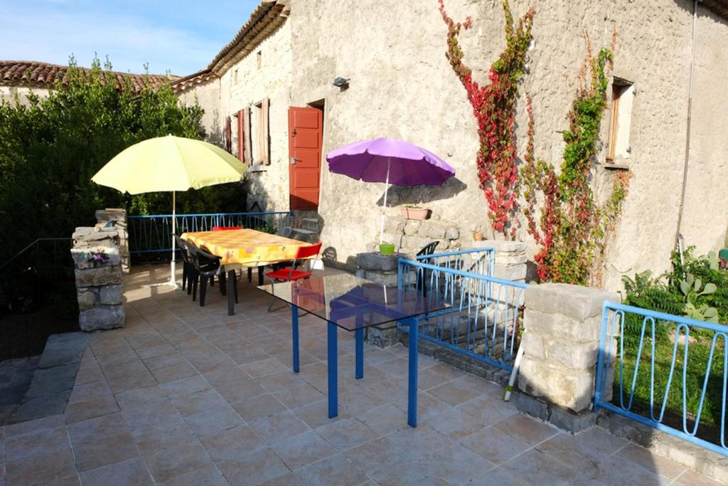 Maison de vacances Propriete de 7 chambres avec terrasse a Beaulieu 7 Pléoux 07460 Beaulieu