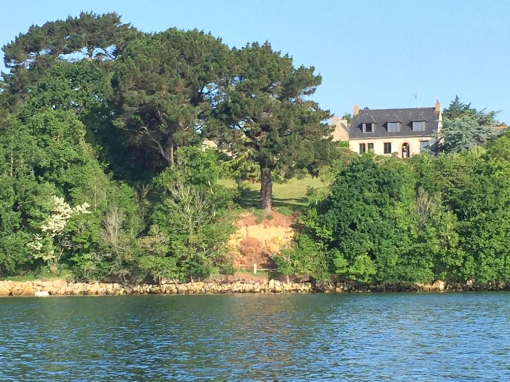 Maison de vacances Propriété pieds dans l’eau, vue mer exceptionnelle 16 Crech Run 22820 Plougrescant