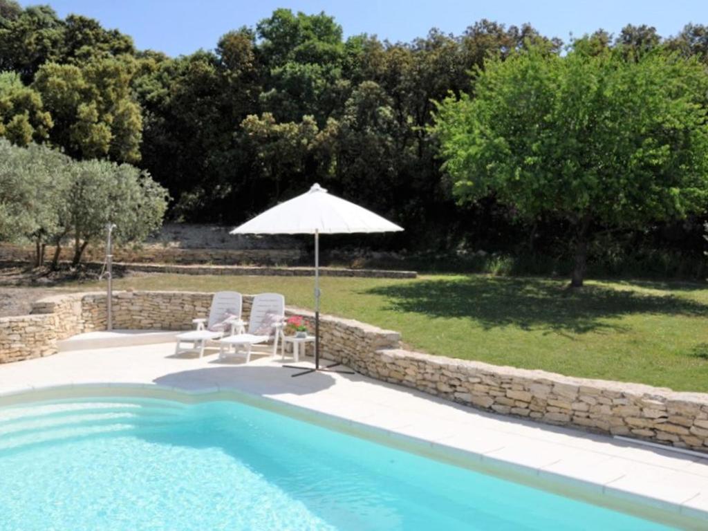 Maison de vacances Provencal holiday home with private pool on 3000 m2 of garden in the middle of the Luberon  84800 Lagnes