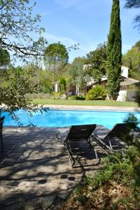 Provencal house in the countryside with terrace garden and pool