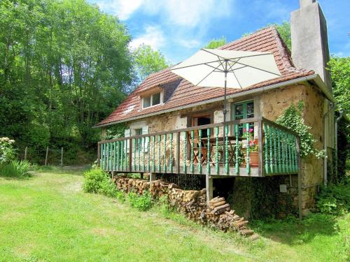 Quaint Cottage in Juillac with Private Garden