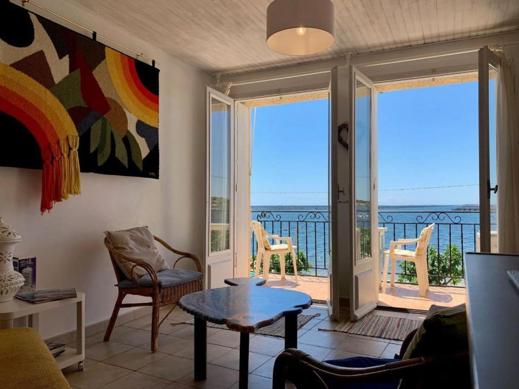 Quaint Holiday Home in Blanquefort sur Briolance with Pool