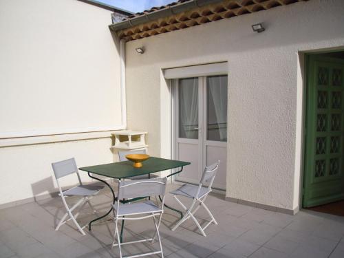 Quaint Holiday Home in Dieulefit with Hot Tub