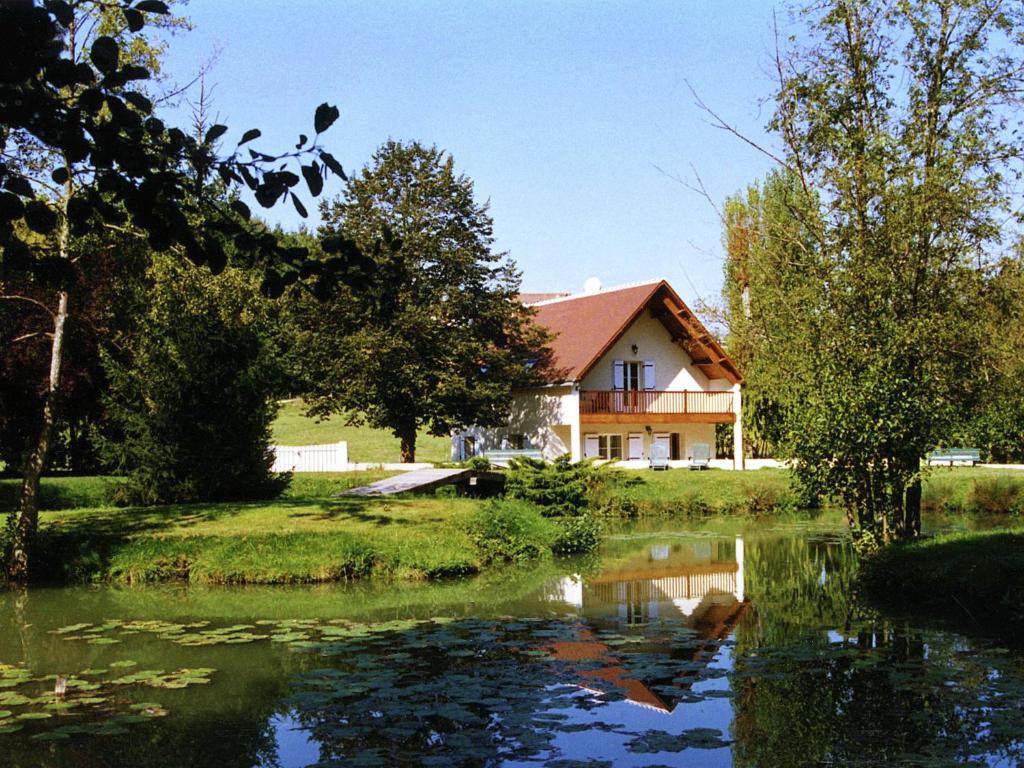 Maison de vacances Quaint Holiday Home in Faverolles with Pool and Pond  36360 Faverolles