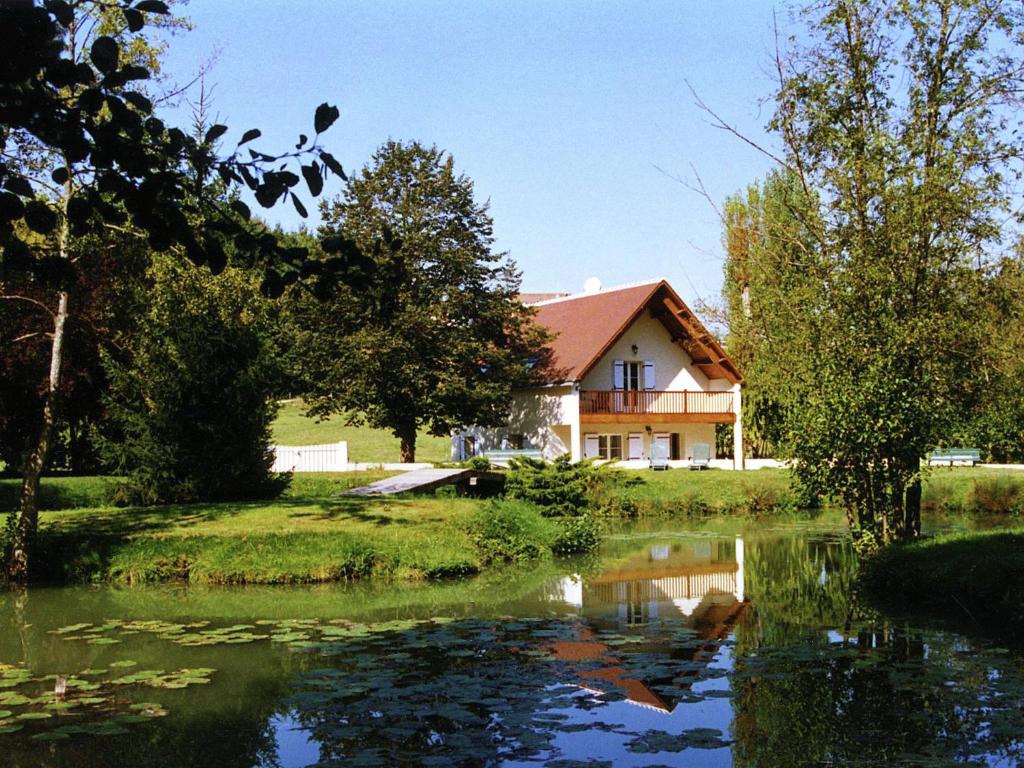 Quaint Holiday Home in Faverolles with Pool and Pond , 36360 Faverolles