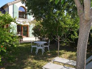 Maison de vacances Quaint Holiday Home in Les Vans with Swimming Pool  07140 Les Vans Rhône-Alpes