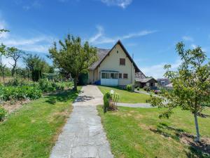 Maison de vacances Quaint Holiday Home in Ruederbach with Table Tennis Table Garden  68560 Ruederbach Alsace