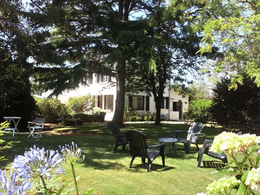 Maison de vacances Quaint Holiday Home in Saint with Garden  22410 Saint-Quay-Portrieux