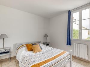 Quaint Holiday Home in Tracy sur Mer near Seabeach