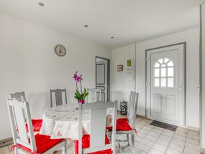 Maison de vacances Quaint Holiday Home in Tracy sur Mer near Seabeach  14117 Tracy-sur-Mer Normandie