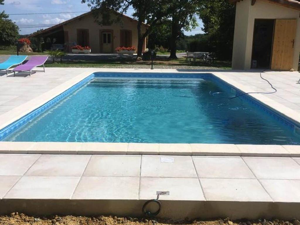 Maison de vacances Quaint Holiday Home Private Pool close to Nougaro circuit  32800 Eauze