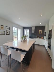 Quiet house, swimming pool, 5 bedrooms, 4km from the center of AIX EN PROVENCE (13)