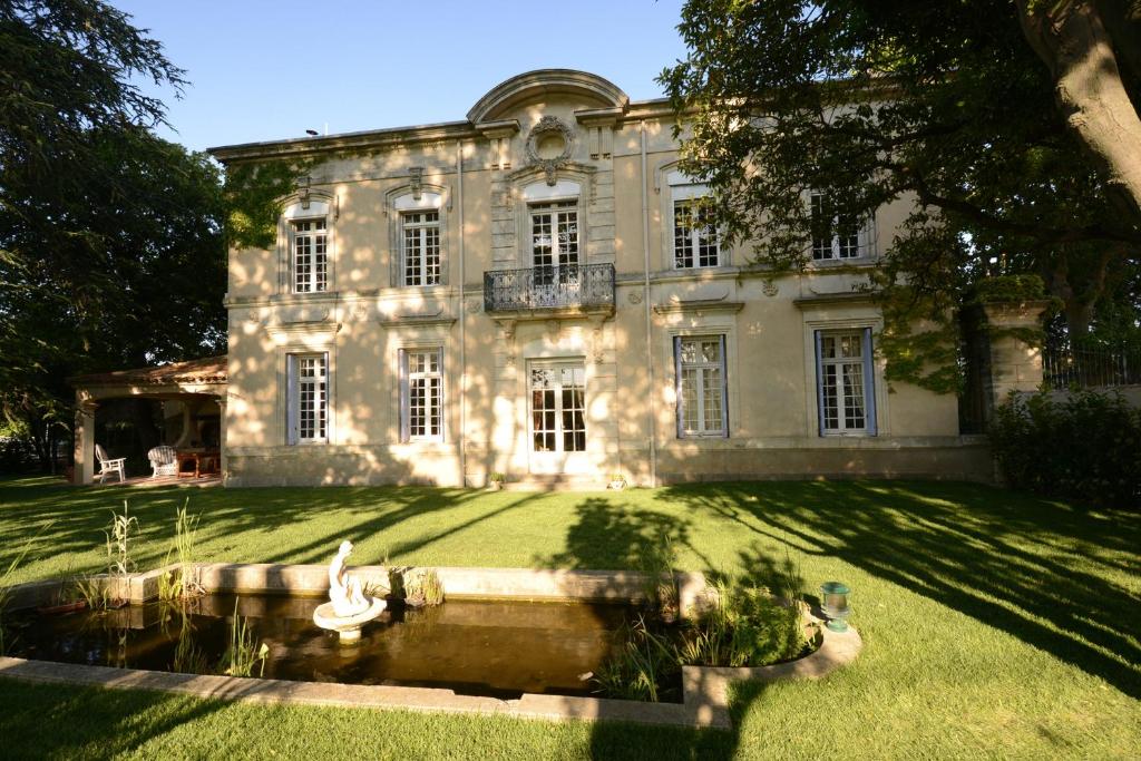 Quiet house with terrace in Moussan