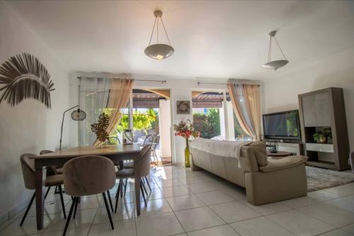 Quiet villa with garden and terrace in Fréjus
