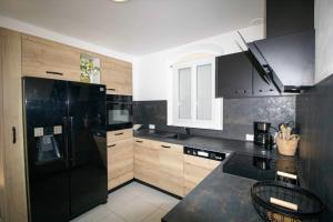 Quiet villa with garden and terrace in Fréjus