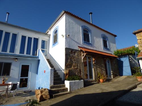 Quinta d'Alegria with large swimming pool near Coimbra