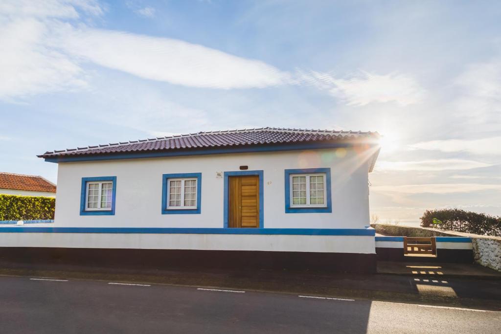 Quinta do Oeste À Ribeirinha, n.º 63 Doze Ribeiras, 9700-333 Doze Ribeiras