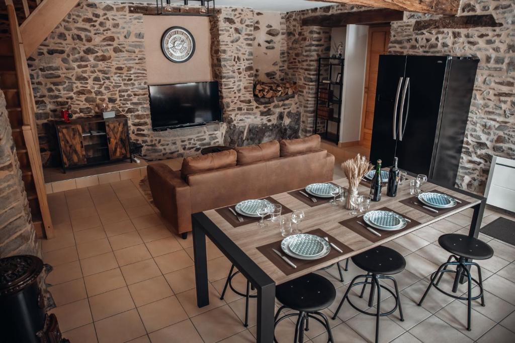 Rare, belle maison de 90 m2 au pied du château 4 Place du Marchix, 35300 Fougères