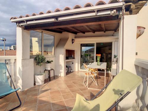 Rare maison à 50m de la plage. Grande terrasse vue mer.
