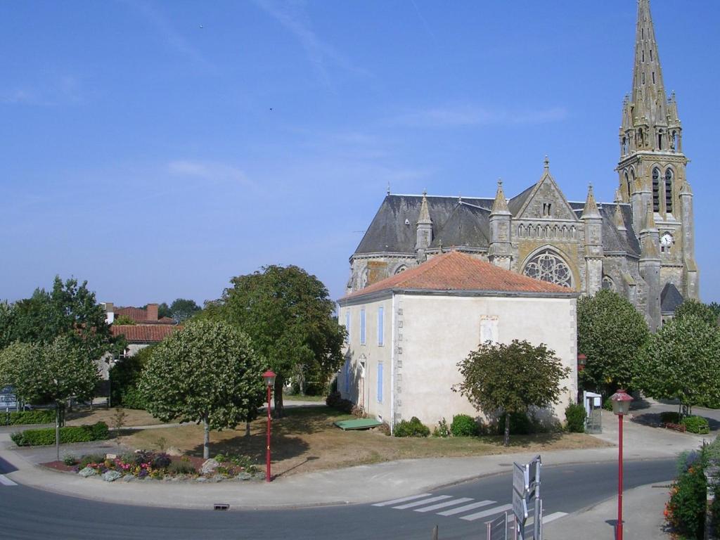 Maison de vacances Recently renovated holiday house in the heart of a small French town 10 Rue de la Bascule 85110 Sainte-Cécile