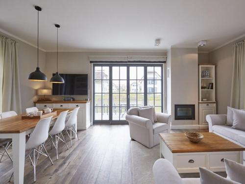 Reetland am Meer - Luxus Reetdachvilla mit 3 Schlafzimmern, Sauna und Kamin E17