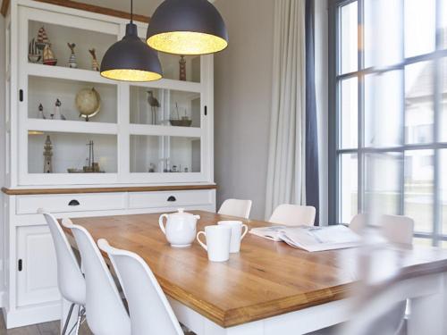 Reetland am Meer - Luxus Reetdachvilla mit 3 Schlafzimmern, Sauna und Kamin E17