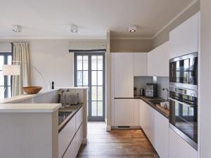 Reetland am Meer - Luxus Reetdachvilla mit 3 Schlafzimmern, Sauna und Kamin E17