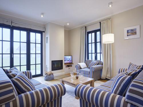 Reetland am Meer - Luxus Reetdachvilla mit 3 Schlafzimmern, Sauna und Kamin F15