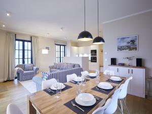 Reetland am Meer - Luxus Reetdachvilla mit 3 Schlafzimmern, Sauna und Kamin F15