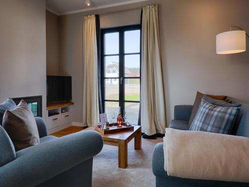Reetland am Meer - Premium Reetdachvilla mit 3 Schlafzimmern, Sauna und Kamin F19