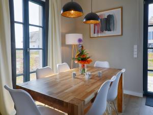 Reetland am Meer - Premium Reetdachvilla mit 3 Schlafzimmern, Sauna und Kamin F19