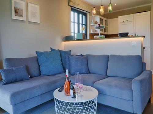 Reetland am Meer - Premium Reetdachvilla mit 3 Schlafzimmern, Sauna und Kamin F27