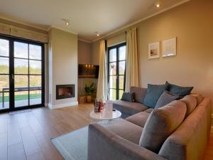 Reetland am Meer - Premium Reetdachvilla mit 3 Schlafzimmern, Sauna und Kamin F27
