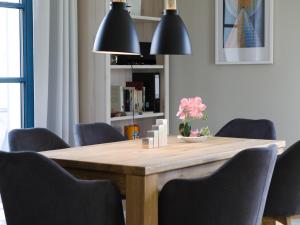 Reetland am Meer - Premium Reetdachvilla mit 3 Schlafzimmern, Sauna und Kamin F28