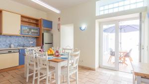 Refurbished beachfront house, Pool, AC, WiFi, Albufeira, sea view