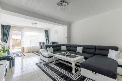 Relax Fair House II (6103)