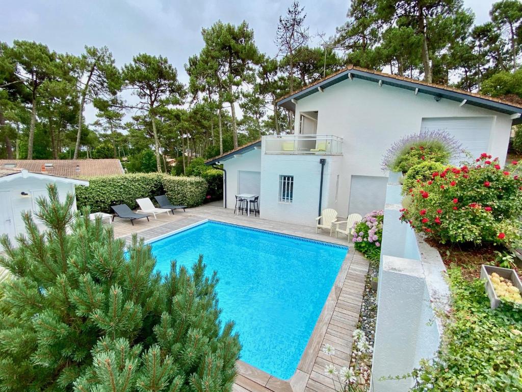 Maison de vacances Relaxing villa with pool, multiple terraces, garden, Wifi, close to the beach 36 Avenue de la Palombière 33950 Lège-Cap-Ferret