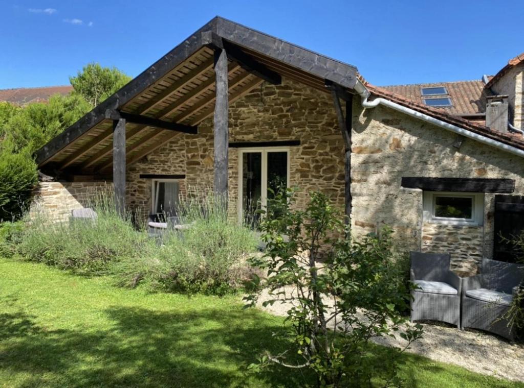 Remarkable 6pers Cottage in the nature off Mialet 7 Les Parcs, 24450 Chalais