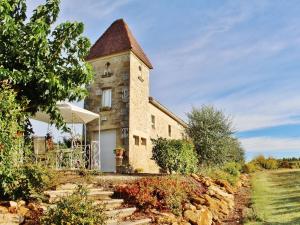 Maison de vacances Renovated dovecot with pool in the vineyards near Bordeaux  33410 Monprimblanc Aquitaine