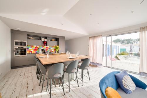 Retrouvailles en famille dans cette superbe maison avec jacuzzi