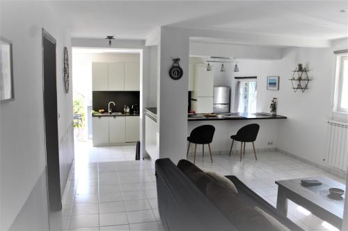 Rez de villa avec beau jardin et belle vue
