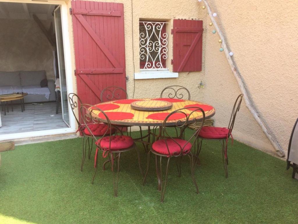Rib's House