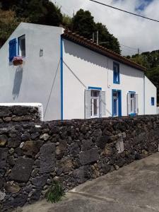 Maison de vacances Ribeira da Praia House Rua Caminho da Ribeira da Praia 75 9680-360 Vila Franca do Campo Açores